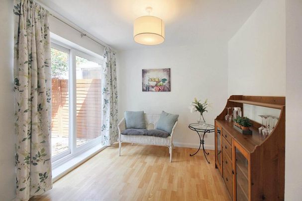 4 bedroom semi-detached house to rent - Photo 1