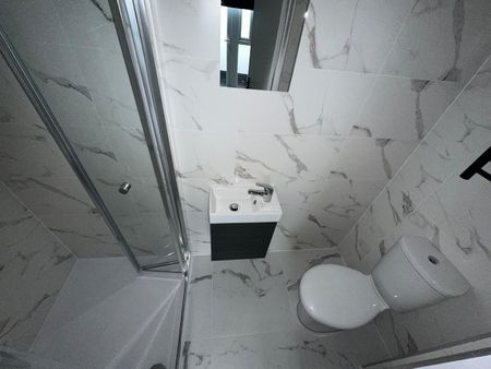 Studio Flat, Central Park Road, E6 - Photo 4
