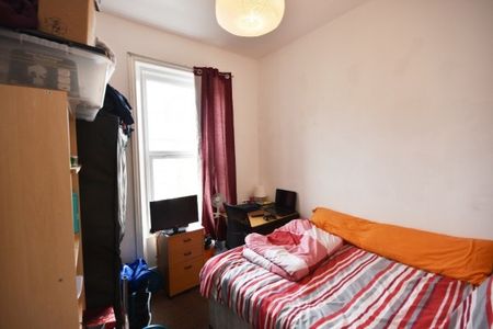 5 Bed - Lavender Gardens, Jesmond - Photo 3