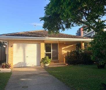 Walk to Palm Beach & trendy cafes! - Photo 6