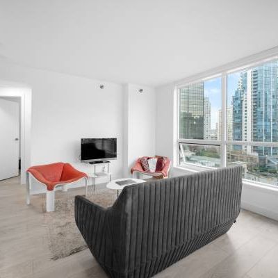 Coal Harbour 1 bed + den apartment (water view) - Photo 1