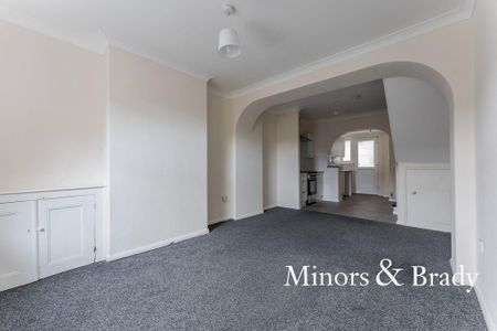 2 bedroom semi-detached house to rent - Photo 3