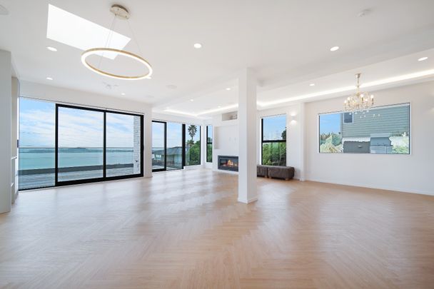 Designer 5 Bedroom Home Hillsborough - Photo 1