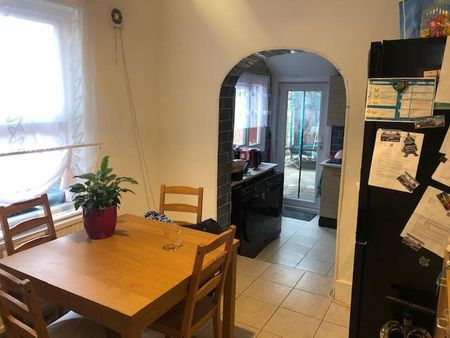 4 bedroom terraced house to rent - Photo 3