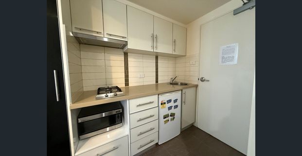 Fully Furnished Student Apartment Near Melbourne Uni – 1 Bedroom, 1 Bathroom - Photo 1