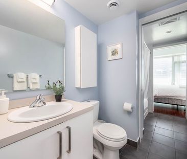 Master Room & Ensuite Bath - Waterfront Toronto - Photo 6