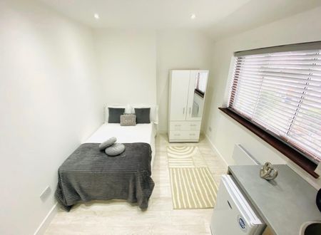 Room in a Shared House, Bencroft Road, SW16 - Photo 3