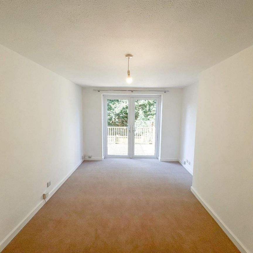 2 bedroom Flat To Let - Photo 1