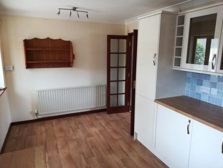 3 bedroom semi-detached house to rent - Photo 4