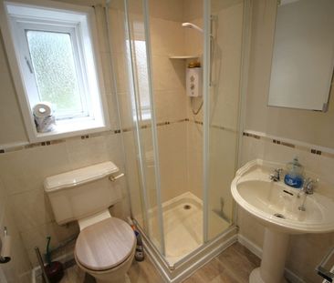 Terraced House to rent on - Photo 6