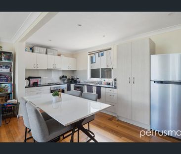 Three Bedroom Family Home - Photo 5