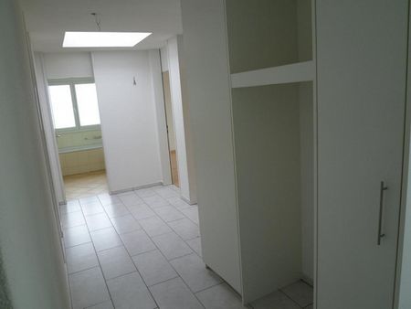 Moderne 5.5-Zimmer-Attika-Wohnung in Bolligen - Foto 3
