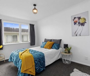 Fresh, Modern & Compact Living in Central Hutt - Photo 3