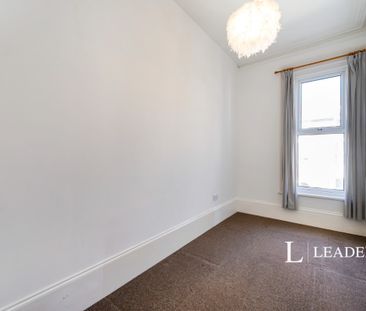 2 bedroom flat to rent Elphinstone Road, Southsea - Photo 3