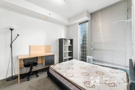 Light filled 2 bedroom apartment on 21st floor at Lonsdale St! - Photo 3