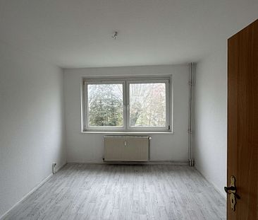 helle 3-Raum-Wohnung, Duschbad mit Fenster, Keller und Balkon - Foto 1
