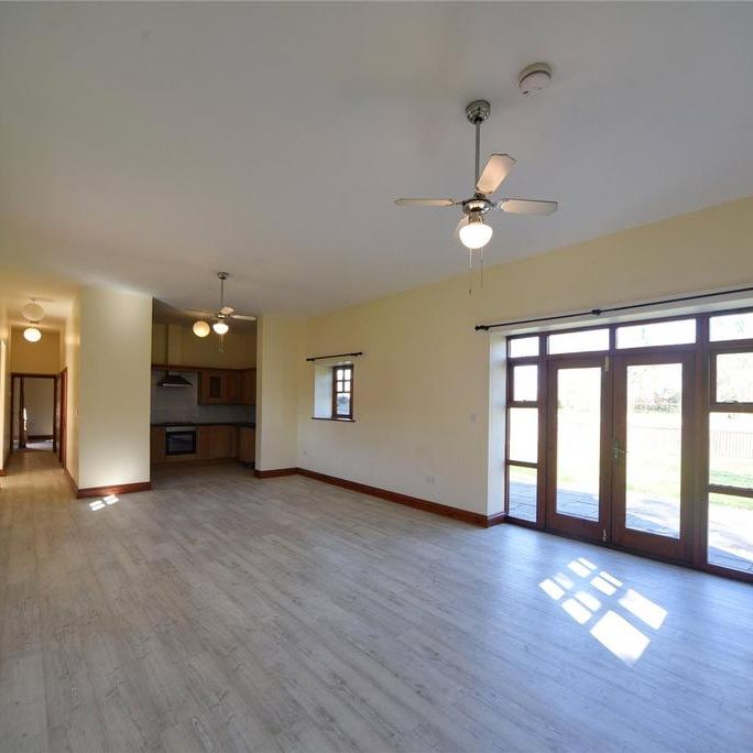 4 bedroom bungalow to rent - Photo 1