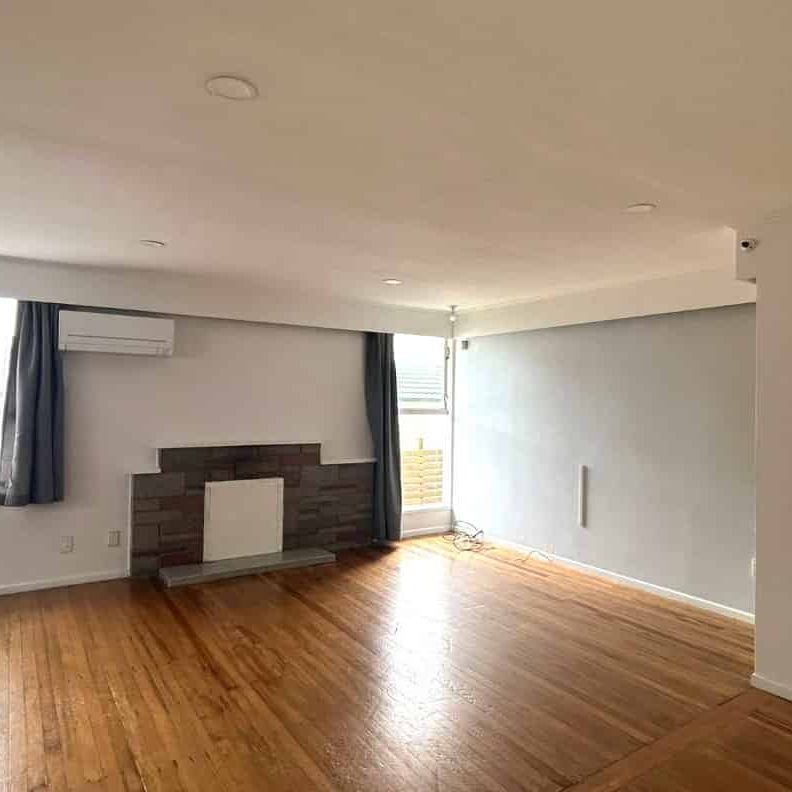 Four bedroom with fenced section - Photo 1