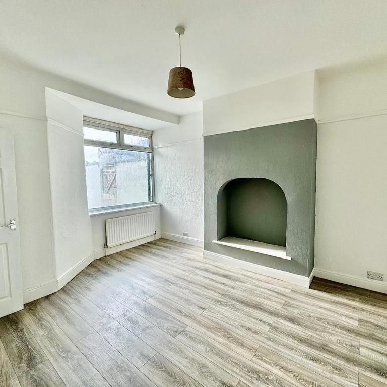 3 bedroom end of terrace house to rent - Photo 1