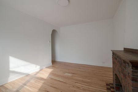 4890 Queen Mary Road - Photo 3