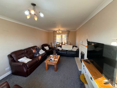 Whernside Avenue, Tang Hall - P1642 - Photo 4