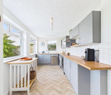 4 bedroom bungalow to rent - Photo 1