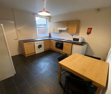 3 bedroom terraced house to rent - Photo 5
