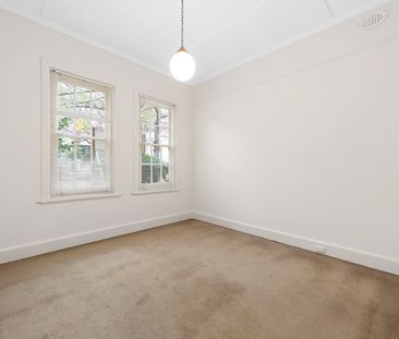 Iconic Art Deco Apartment - Photo 1