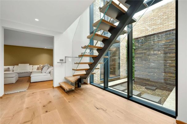 Stylish newly built detached property located 0.4 miles from Surbiton Station. - Photo 1