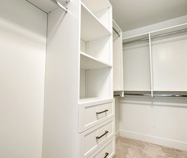 Beautifully Designed 4 Bed Home In Maple Ridge With Double Garage &... - Photo 2
