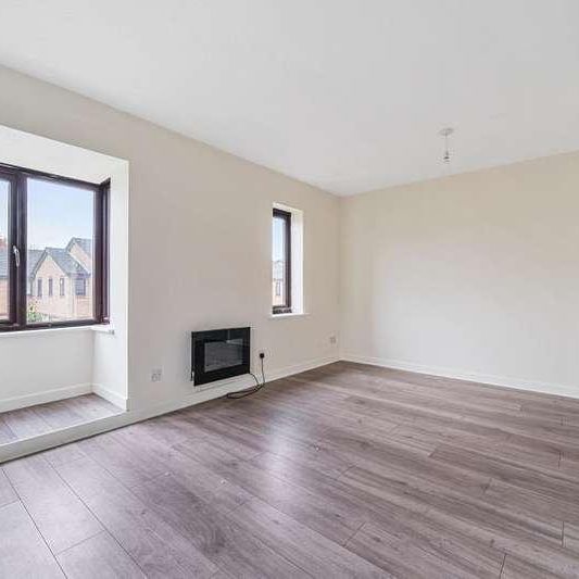 Poets Chase, Aylesbury, HP21 - Photo 1