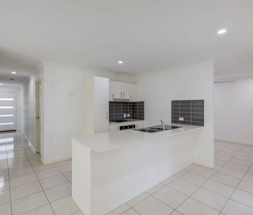 Located in A Quite Court - Photo 3