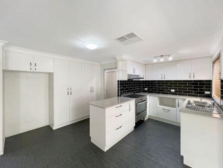 Spacious & Quiet in East Dubbo - Photo 4