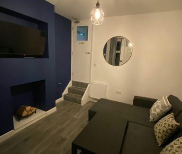 Semi-detached house to rent on - Photo 2