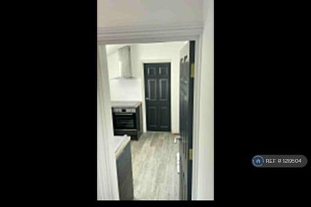 2 bedroom maisonette to rent - Photo 2