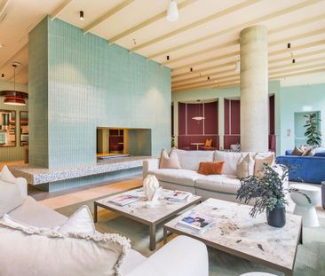 Live at Embassy Boulevard by Moda: spacious, fully furnished 2-bedroom apartments with exceptional resident amenities, flexible living spaces and a vibrant community in the heart of Nine Elms. - Photo 1