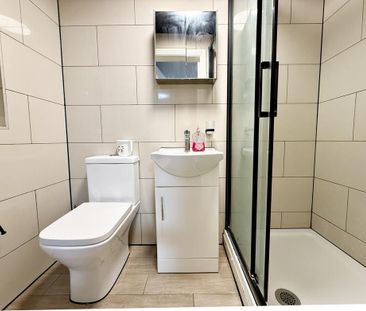 1 bedroom in a house share to rent - Photo 6