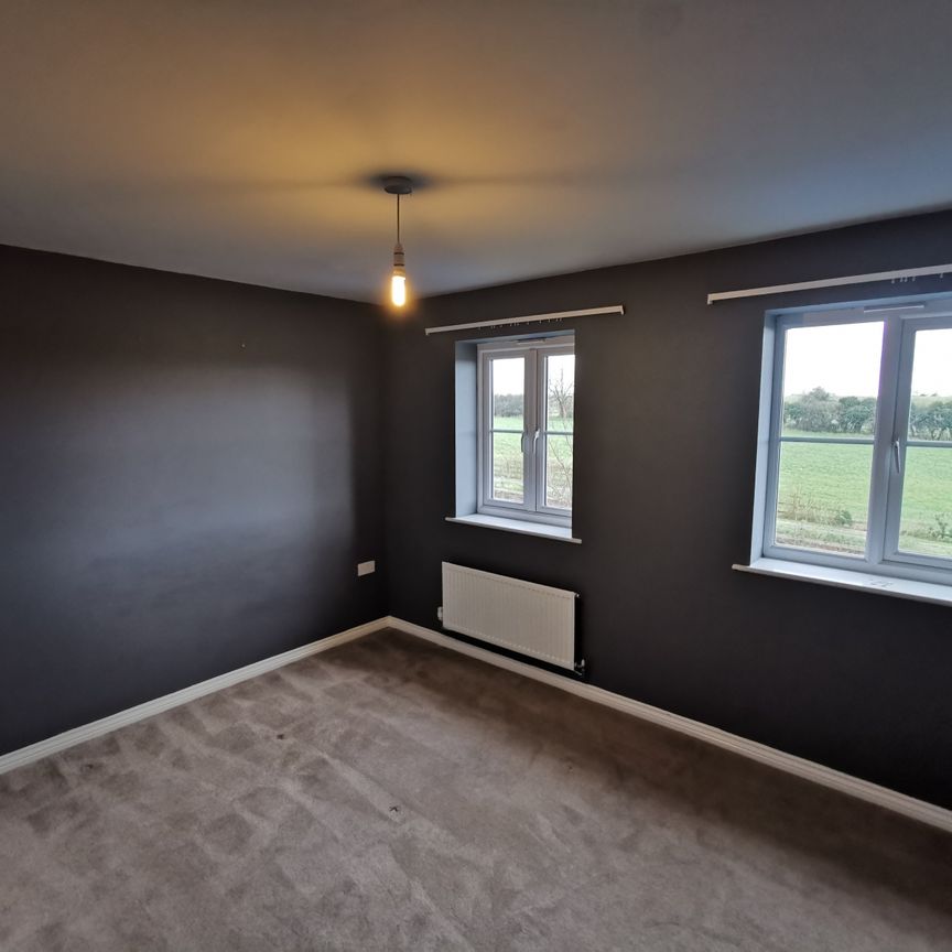 Four bedroom detached property - Photo 1