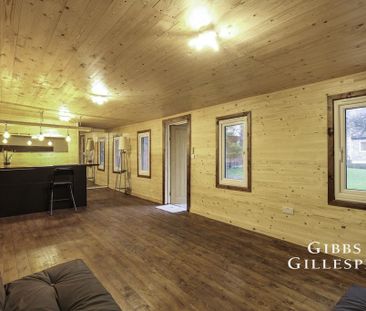 6 bedroom detached house to rent - Photo 1