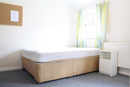 5 bedroom end of terrace house to rent - Photo 2