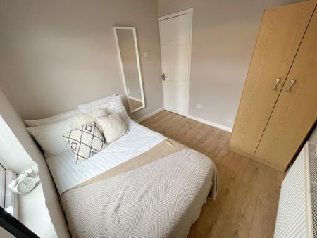 4 bedroom terraced house to rent - Photo 2