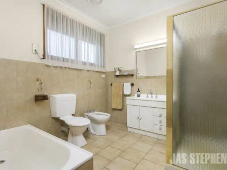 “FAMILY HOME IN THE HEART OF FOOTSCRAY” - Photo 2