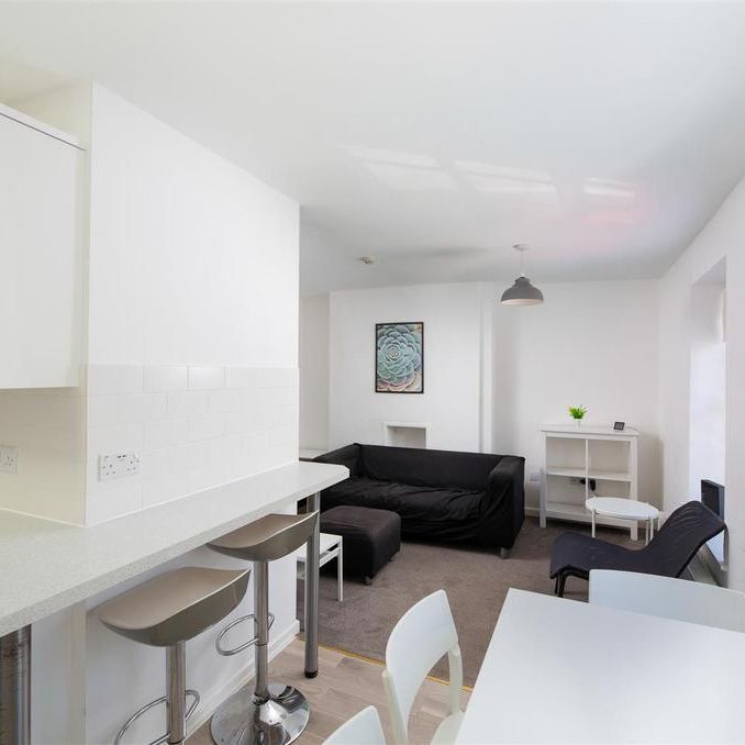 3 bedroom flat to rent - Photo 1