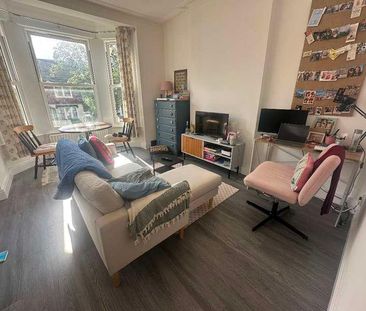 Flat, Robin Hood Lane, Sutton, SM1 - Photo 3