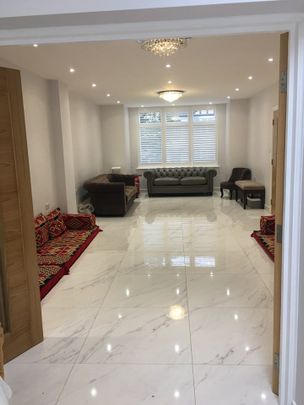 2 Bed Flat, Gladstone Park Gardens, NW2 - Photo 1