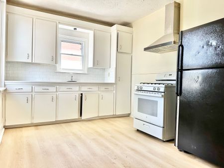 For Lease - 215 Rosewood Road, Hamilton, Ontario - Photo 3