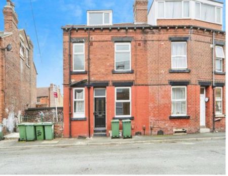 3 bedroom terraced house to rent - Photo 5