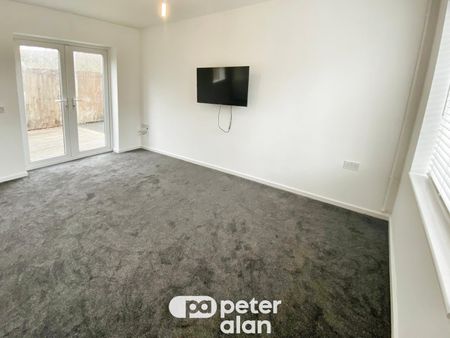 Duffryn Crescent, Llanharan, PONTYCLUN - Photo 4