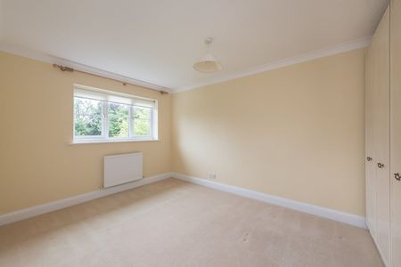 5 bedroom detached house to rent - Photo 2