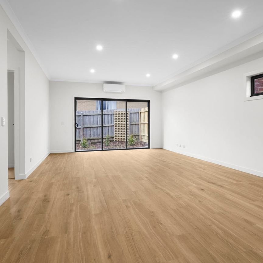 Bright, Modern 2-Bedroom in Northland’s Heart - Photo 1